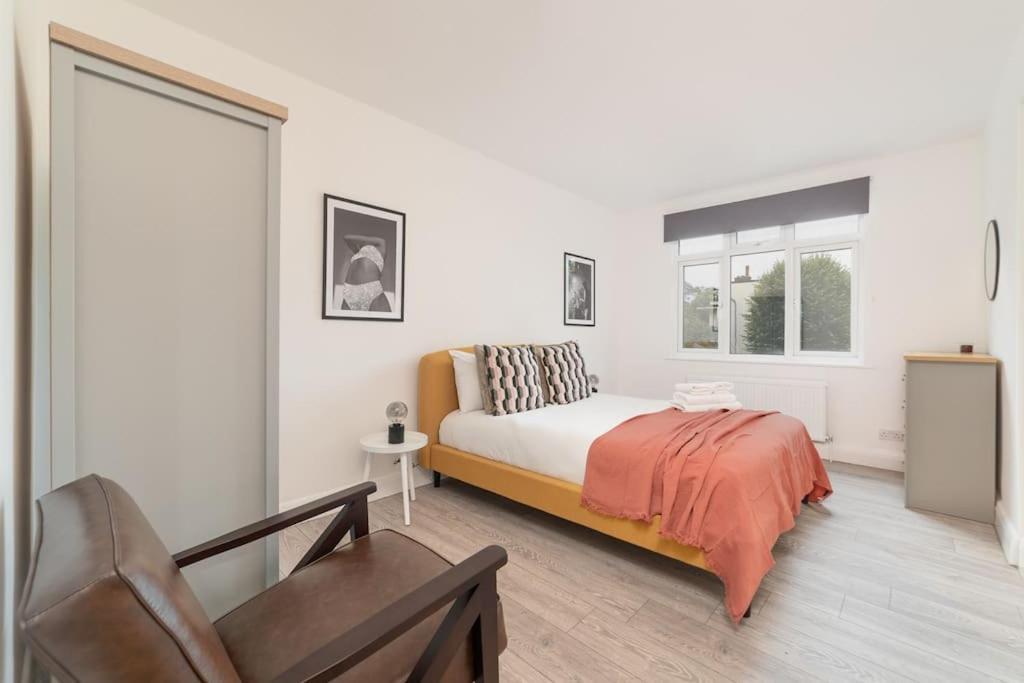Two Bedroom Apartment By Buonomo Stays Short Lets & Serviced Accommodation In Balham With Balcony Londres Extérieur photo