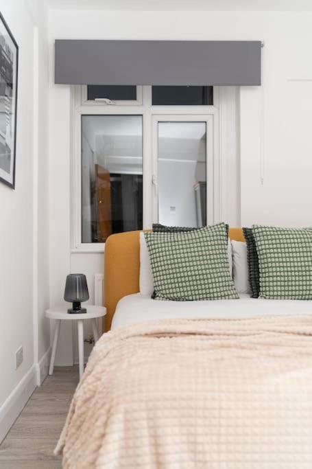 Two Bedroom Apartment By Buonomo Stays Short Lets & Serviced Accommodation In Balham With Balcony Londres Extérieur photo